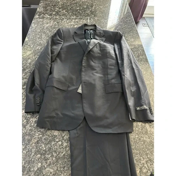 Gorgeous Corneliani Single Breasted virgin-wool suit. Dark Blue. NWT $1695 54LD7